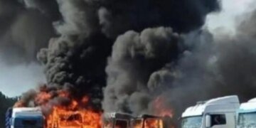 росіяни атакували АЗС та автостоянку в Запоріжжі, поранено жінку