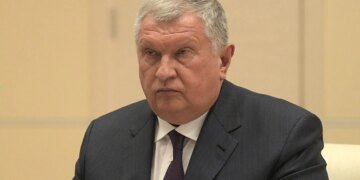 сєчін поскаржився путіну на безпрецедентні пошкодження НПЗ після ударів України
