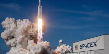 Інвестор SpaceX заявив про неминучу появу центрів обробки даних для ШІ на орбіті