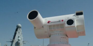 Британія прискорює розробку бойового лазера DragonFire, який можуть передати й Україні