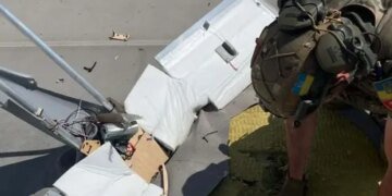 Мог взорваться в любой момент: в Сумах обезвредили российский дрон, застрявший на крыше дома