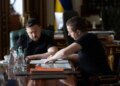 У Криму поглиблюється паливна та логістична криза через удари по російській нафтопереробці – Зеленський