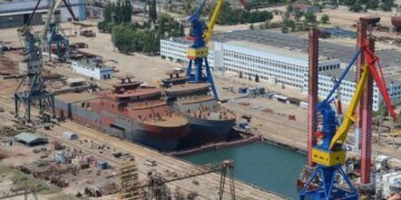 У Криму уражені два ворожі кораблі військового забезпечення