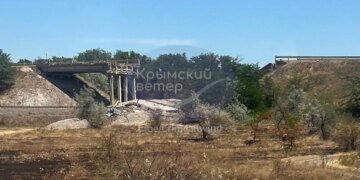 У мережі показали наслідки ударів ЗСУ по мосту у Криму – обвалені конструкції досі не прибрали