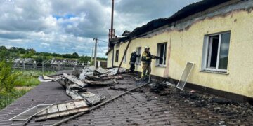 Дрон рф вдарив по Золочеву на Харківщині – спалахнула масштабна пожежа