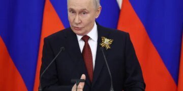 путін остаточно відірвався від реальності – експерт про "10 км до Сум", смерть "Духу Анкоріджа" та "бензинову катастрофу"