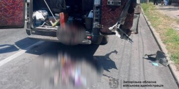рф атакувала дроном маршрутку в Запоріжжі: двоє загиблих, шестеро поранених