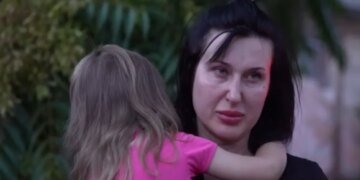 В Кривом Роге отец, который сам воспитывает дочь, не пришел за ней в детский сад – его забрали в ТЦК. ВИДЕО