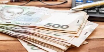 Ко Дню Независимости украинцам выплатят денежную помощь: кому не придется ничего оформлять