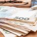 Ко Дню Независимости украинцам выплатят денежную помощь: кому не придется ничего оформлять