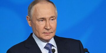 Что скрывали за фасадом форума в Петербурге: Зыгарь назвал тревожный для Кремля сигнал