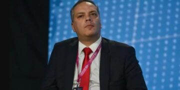Экономика загоняет РФ в тупик: Милов назвал месяц выбора для Путина