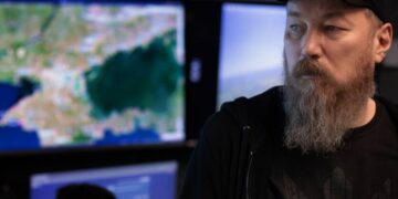 Мадяр про Крым: “чемодан без ручки” и точка психологического слома для Москвы