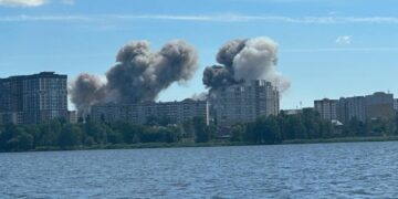 После ракетного удара в Воронеже горит завод, снабжающий электроникой Искандеры и Панцири