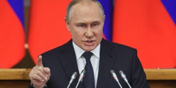 Доброхотов назвал два сценария, при которых режим Путина может рухнуть