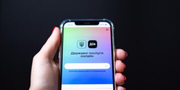 Мошенники создали фейковое приложение “Дія”: как распознать подделку
