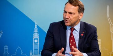 Сикорский: Россия потеряла инициативу в войне против Украины
