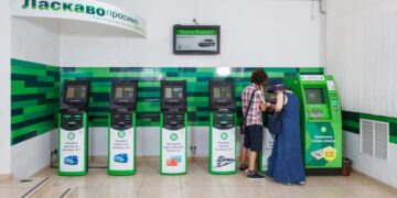 НБУ изменил пополнение карт через терминал: без чего теперь не пройдет операция