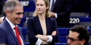FT: Франция и Германия хотят разобрать дипслужбу ЕС на части