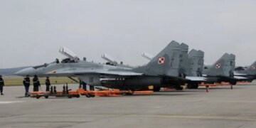 Хоча Польща відмовляється передавати Києву винищувачі, але готова ремонтувати українські МіГ-29 та F-16