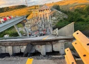 Украинские дроны-камикадзе разнесли важный мост на Донбассе. ВИДЕО