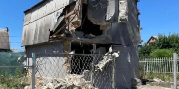 Россия нанесла удары по пяти районам Днепропетровской области: повреждены четырехэтажное здание, АЗС и административное здание