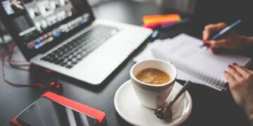 Перебої в роботі сервісів мобільного зв'язку та інтернету можливі через атаку рф – Vodafone