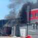 В Запорожье россияне нанесли удар по мясокомбинату и логистическому центру «Новой почты». ВИДЕО