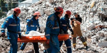 Російська атака у Києві забрала життя вже 21 людини