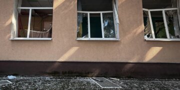 У Сумах російський КАБ пошкодив дитячий навчальний заклад, поранено двох працівниць