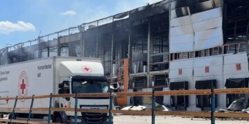 Российский удар по Киеву 2 июля полностью уничтожил ключевой склад Красного Креста. ВИДЕО