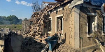 Удар по Олександрівці на Донеччині: одна людина загинула, двоє поранені