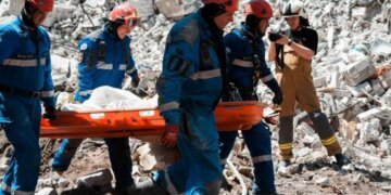 Число погибших в результате удара РФ по Киеву возросло: объявлен День траура