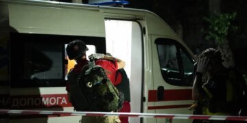Ракета попала между многоэтажными домами в Кривом Роге: семь пострадавших