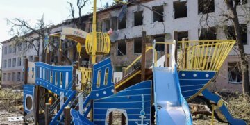 Войска РФ обстреляли дом в Сумской области: среди погибших — маленькая девочка и её мама