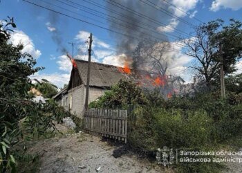 В Запорожье россияне атаковали частный сектор: есть раненый. ФОТО