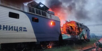 рф атакувала залізничну інфраструктуру на Дніпропетровщині, пошкоджено два локомотиви