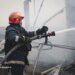 Ударний дрон рф атакував цивільне підприємство у Харкові: загорілись вантажівки, постраждали жінка та дитина