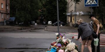 Після удару рф по Сумах четверо людей залишаються у важкому стані, серед них 16-річна дівчина