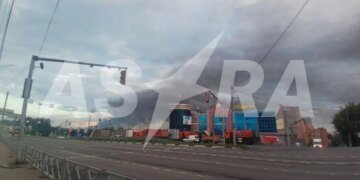У рф фіксують атаку на НПЗ у ярославлі, лузький полігон та порт усть-луга