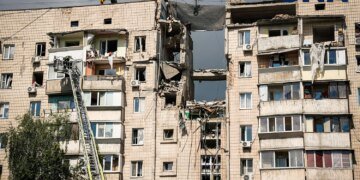 Кількість загиблих у Києві через атаку рф зросла до 12