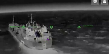 “Мадяр” показав кадри ураження двох танкерів з пальним та нафтобазу у Криму