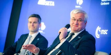 Україна більше не потребує дозволів для далекобійних ударів по військових цілях у рф – Сибіга