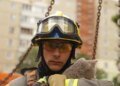 "Є місце для добра". У Києві врятували кота з пошкодженої квартири після обстрілу рф
