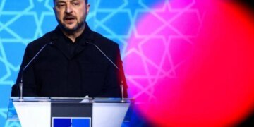 Больше не проситель Bloomberg пишет, что на саммит НАТО приехал «другой Зеленский»