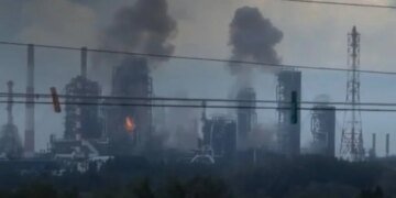 Омський НПЗ призупинив роботу після українських ударів – Reuters