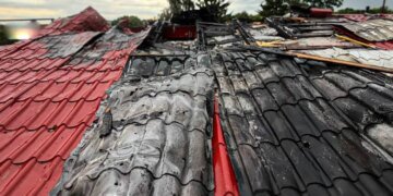 Атака БПЛА рф на Сумщину – рятувальники загасили пожежу в торговельному центрі
