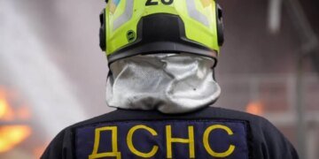 Атака рф на Київщину 11 липня – рятувальники загасили пожежу на одному з об’єктів інфраструктури