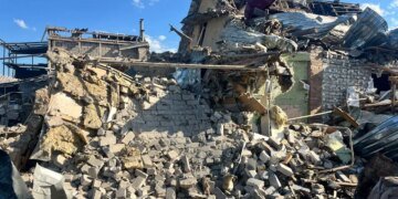 росія завдала авіаударів по Запоріжжю, є четверо поранених та руйнування
