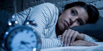Бессонница из-за стресса и обстрелов: практические советы, как успокоиться